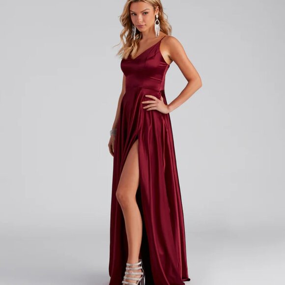 NWT Windsor Formal High Slit Burgundy Dress with pockets! (size 3) - Picture 4 of 5